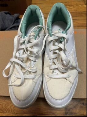 Reebok White Sneakers with Mint Green Lining